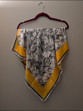 Oscar de la Renta Silk Scarf – Black, White & Yellow Floral